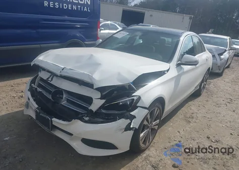 2018 Mercedes-Benz C 300 4Matic z USA, uszkodzony, nr VIN WDDWF4KB2JR424118